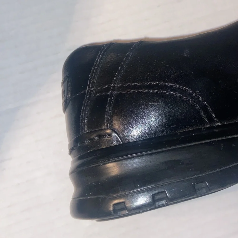 Clarks Escalate black slip on loafers size 10M with original box.